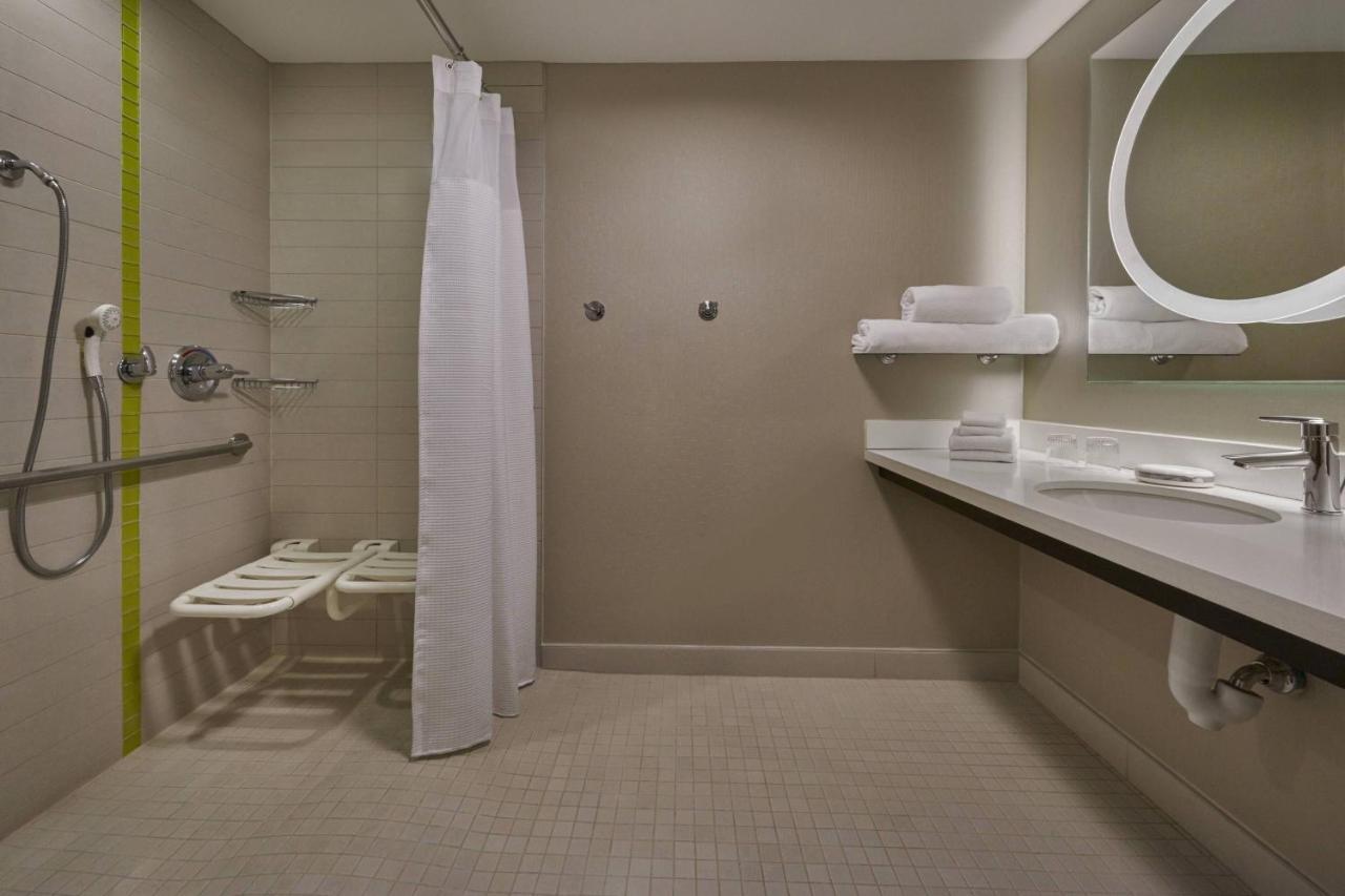 Springhill Suites By Marriott Toronto Vaughan Bagian luar foto