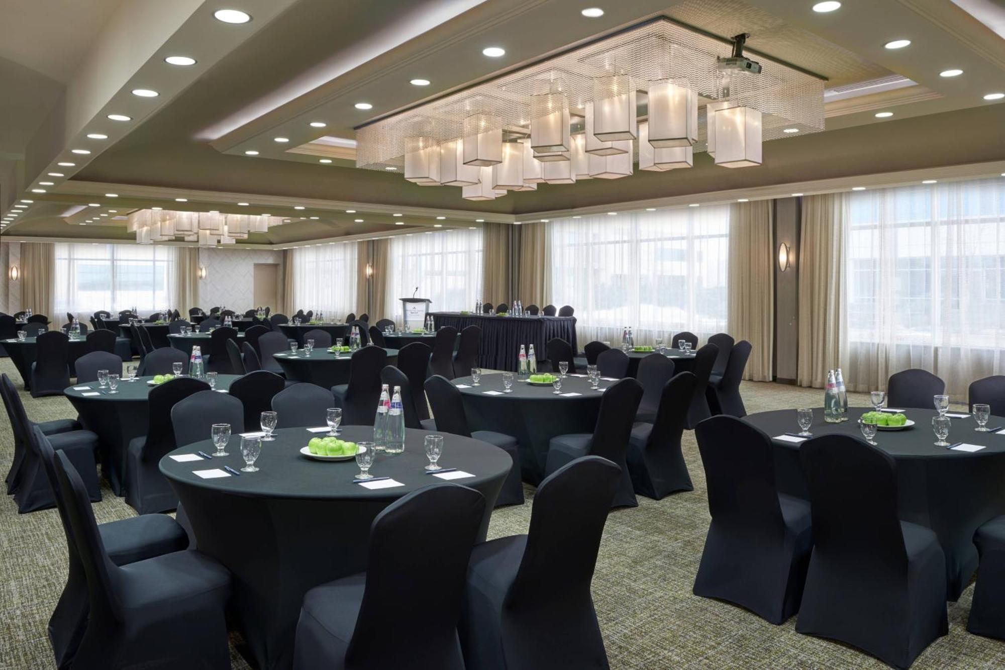 Springhill Suites By Marriott Toronto Vaughan Bagian luar foto